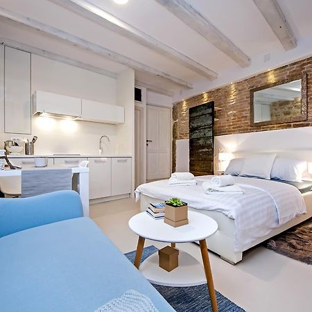 Luna Rooms And Studios Ровинь Экстерьер фото
