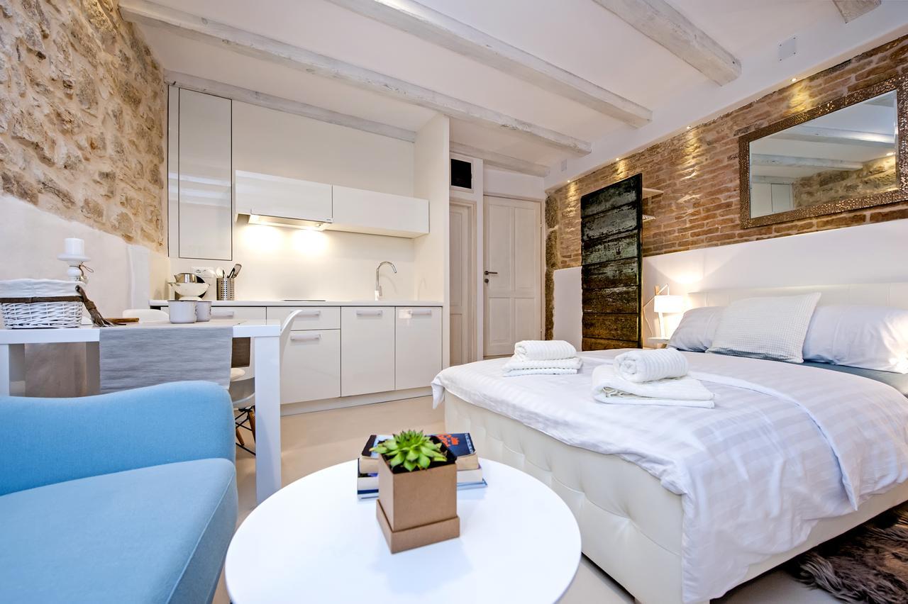 Luna Rooms And Studios Ровинь Экстерьер фото