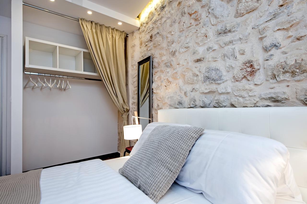 Luna Rooms And Studios Ровинь Экстерьер фото